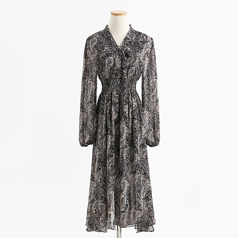 The New Retro literary temperament shows a thin lady skirt 2185