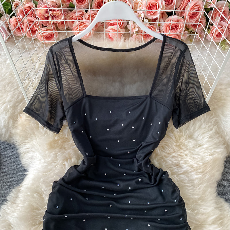 Schlankes, schlankes, plissiertes Hüftwickelkleid mit heißem Bohrer und Mesh 3304