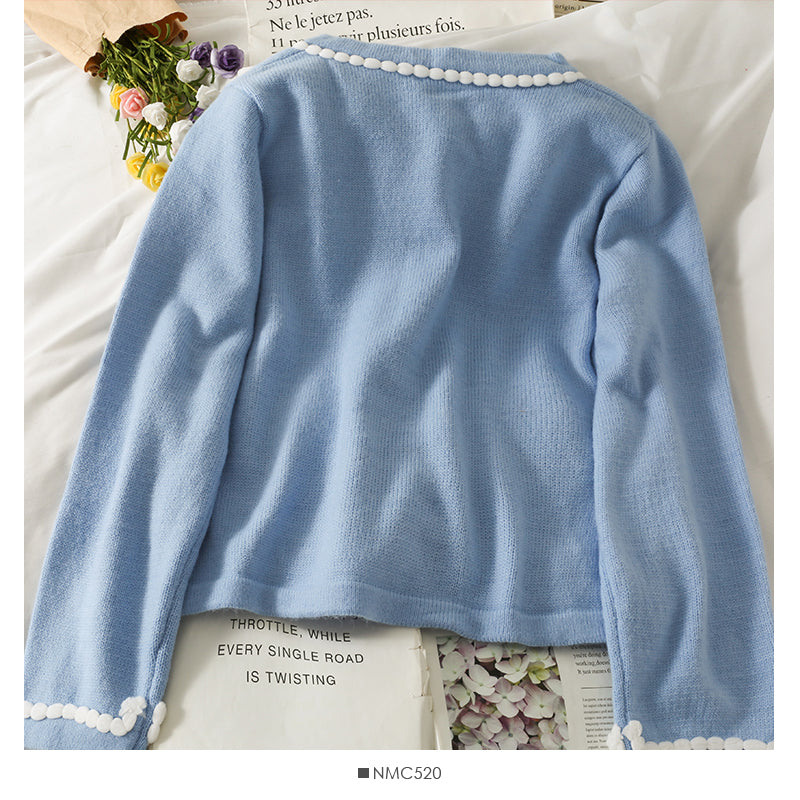 Joli petit pull ras du cou à simple boutonnage et rayures fraîches 1810