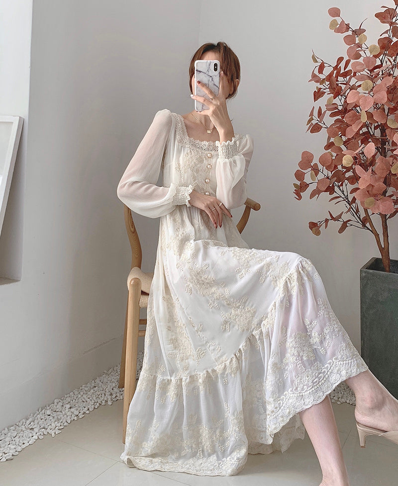 The new spring fungus French style is retro and slim, with a bottomed skirt inside 2208