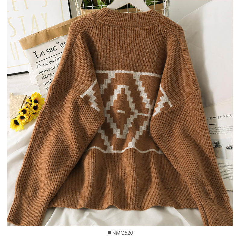 New loose and slim printed three button V-neck T-shirt 2064