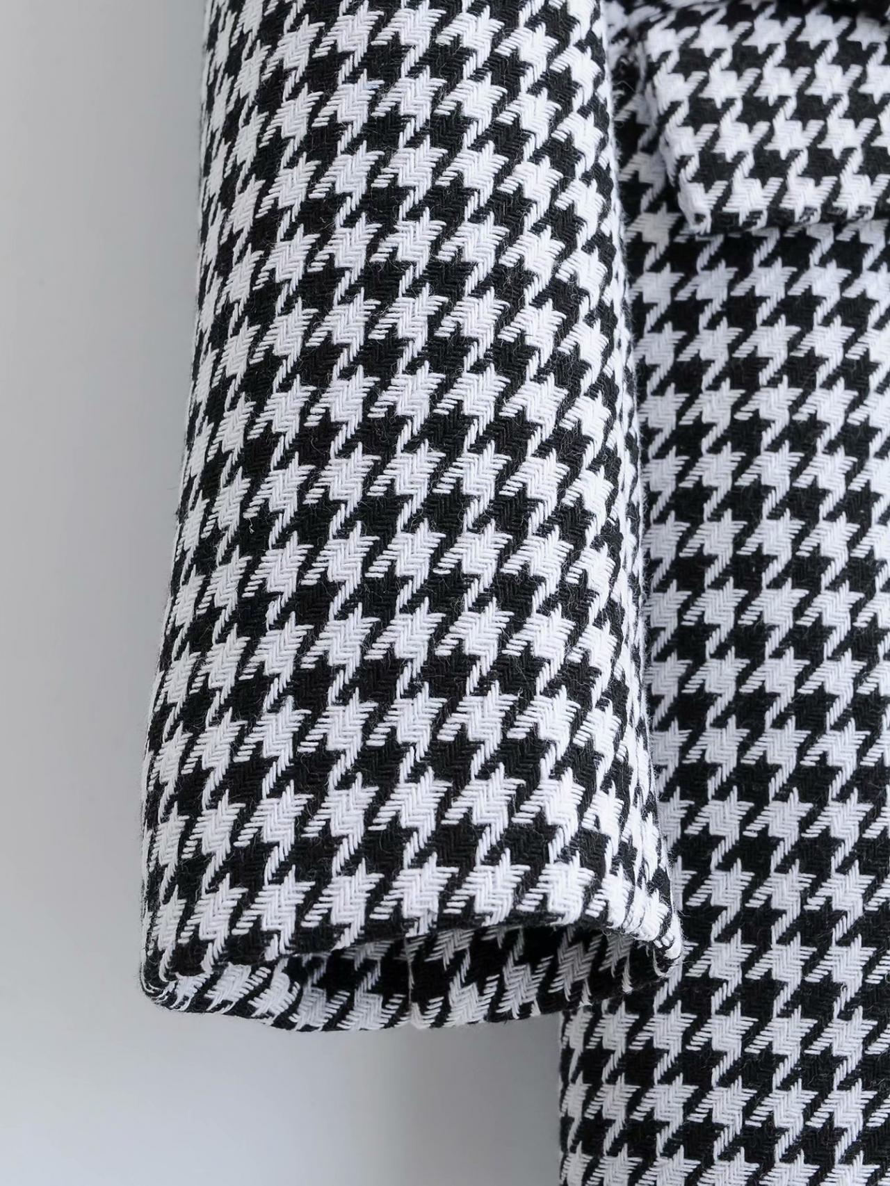 A one-breasted suit jacket with lapel and belt 1378