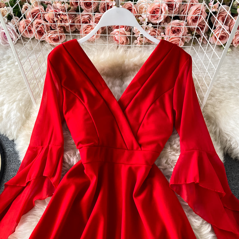 Robe sexy décolletée profonde en V avec taille fine 3305