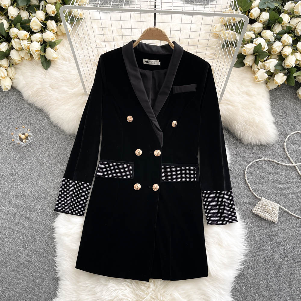 High-End-Samtkleid mit Göttinnenanzugkragen 1534