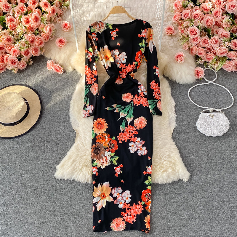 Temperamentvolles, sexy, geteiltes, schmales Wickelkleid mit V-Ausschnitt und Hüfte 2910