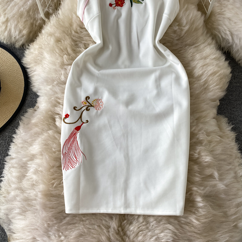 Cheongsam skirt retro stand collar buckle plum blossom embroidery 2754