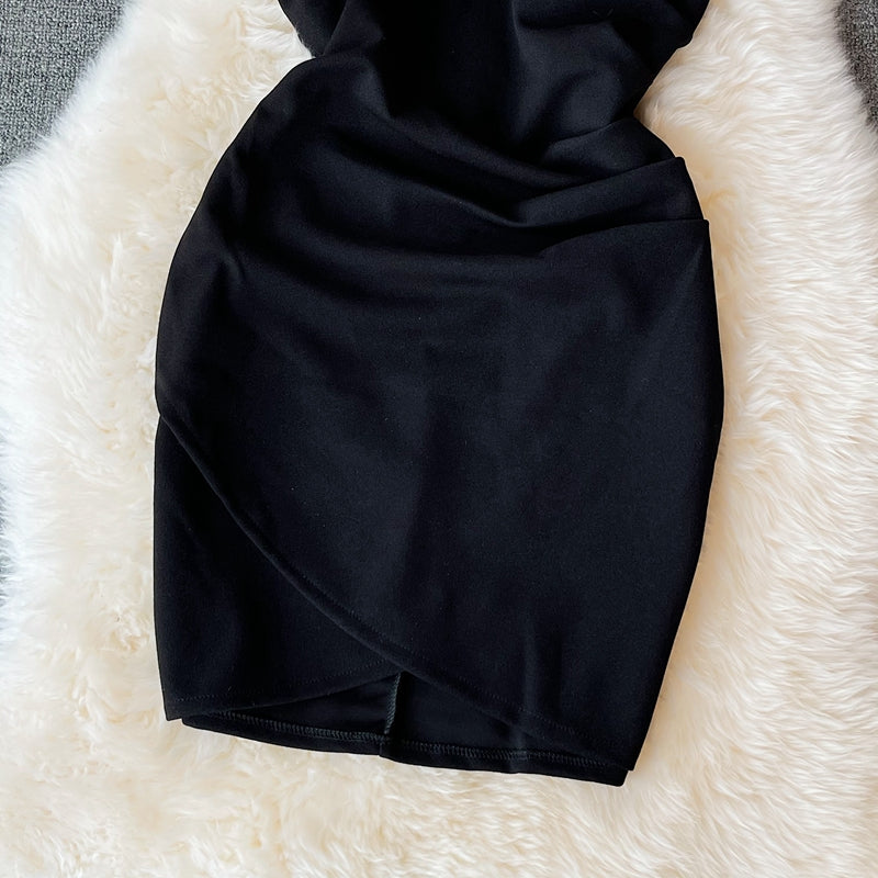 Schmaler Hüftrock in Wickeloptik mit tiefem Brustausschnitt und V-Ausschnitt 2767