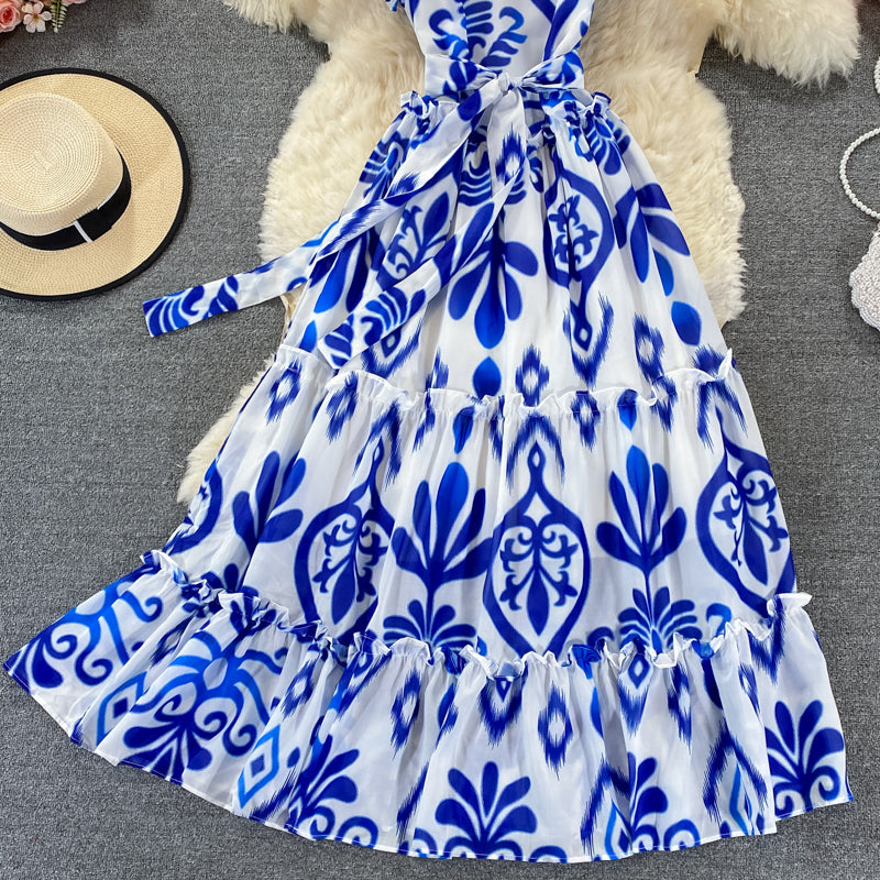 Robe à col ras du cou sans manches à volants en porcelaine bleue et blanche imprimée 2981