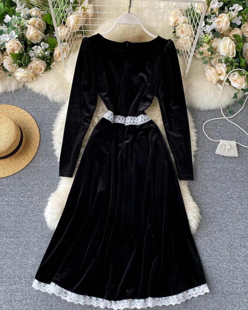 Schwarzes langärmliges Spitzenkleid aus Samt 1013