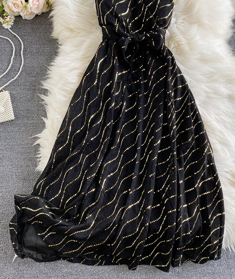 Schwarzes kurzes Paillettenkleid mit V-Ausschnitt 960