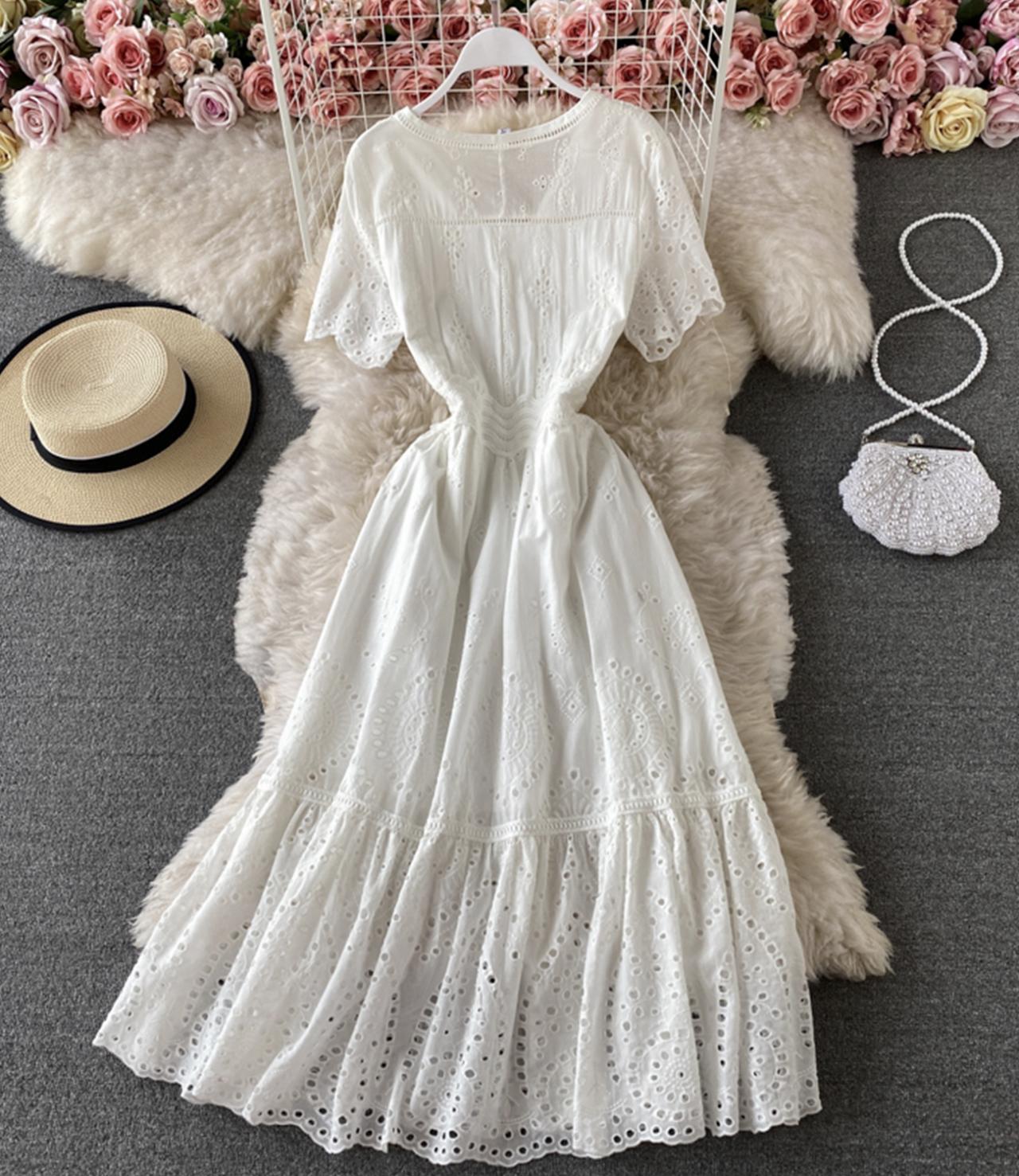 Jolie robe blanche à col en V 822