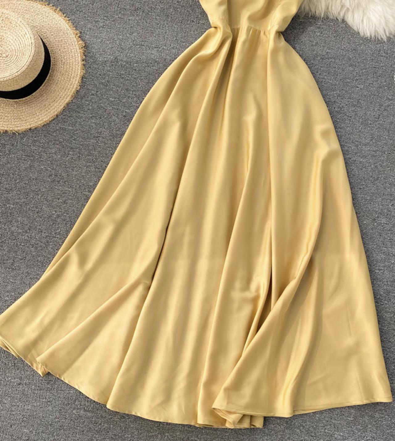 Robe tendance en satin à col en V 799