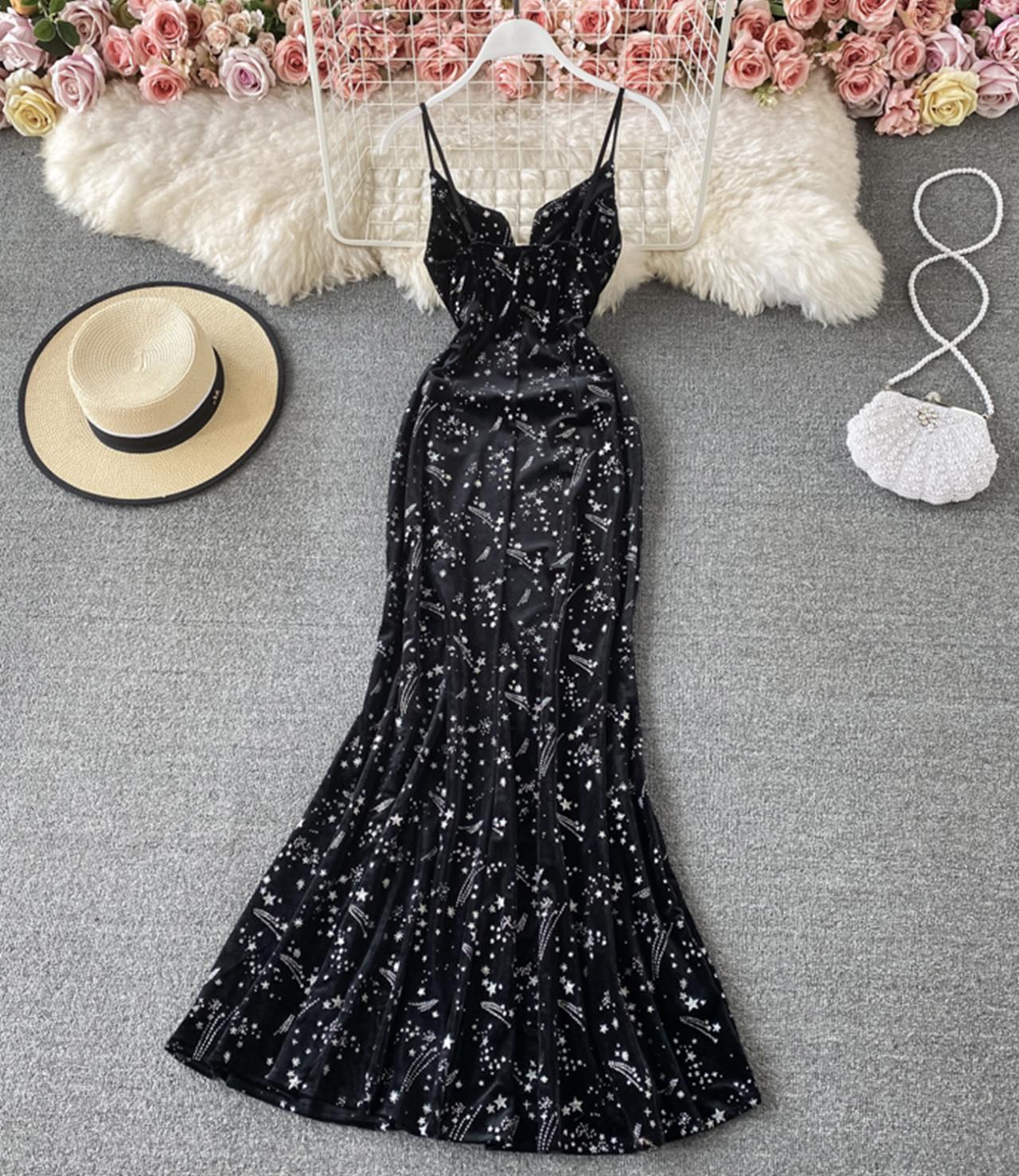 Robe en velours noir col V 758