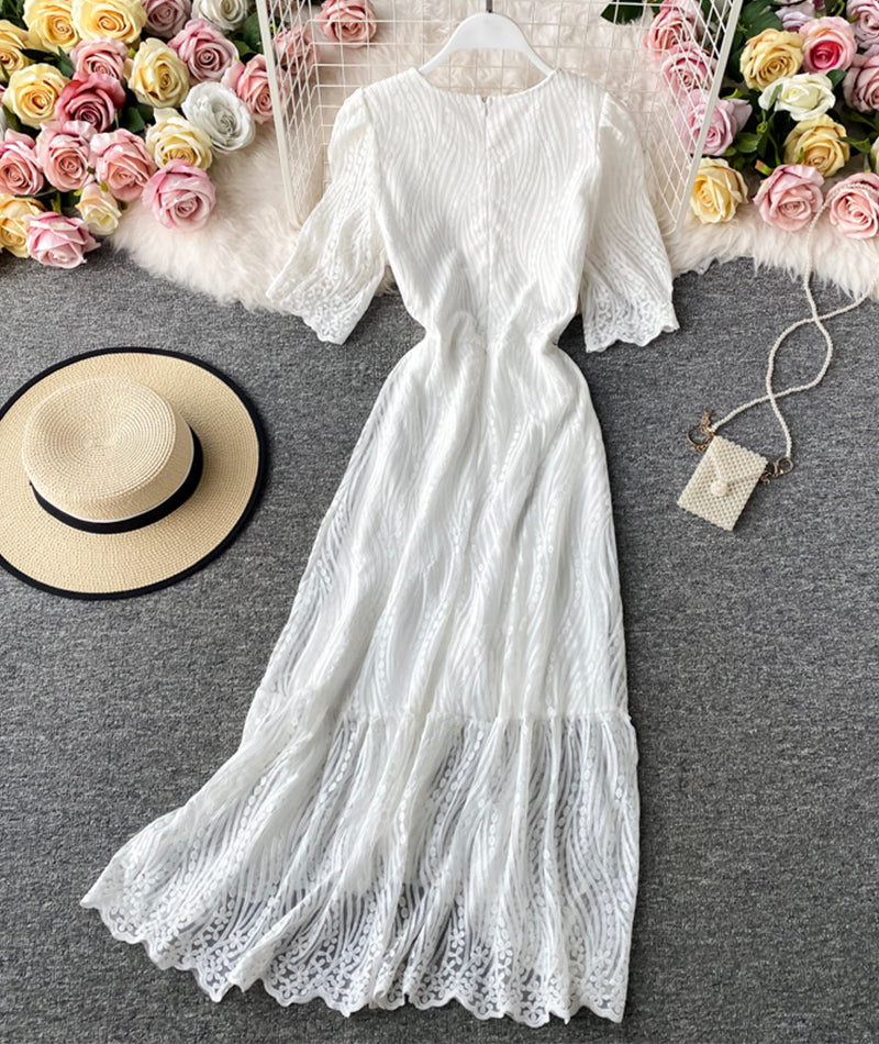 Robe en dentelle blanche à la mode 1075