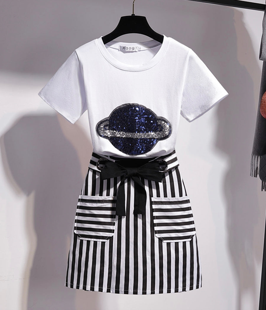 T-shirt blanc + jupe rayée 1274