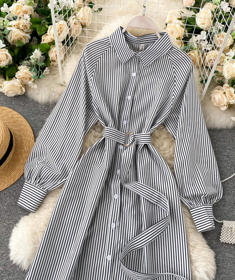 Schlichtes schwarz-weiß gestreiftes Langarmkleid 954