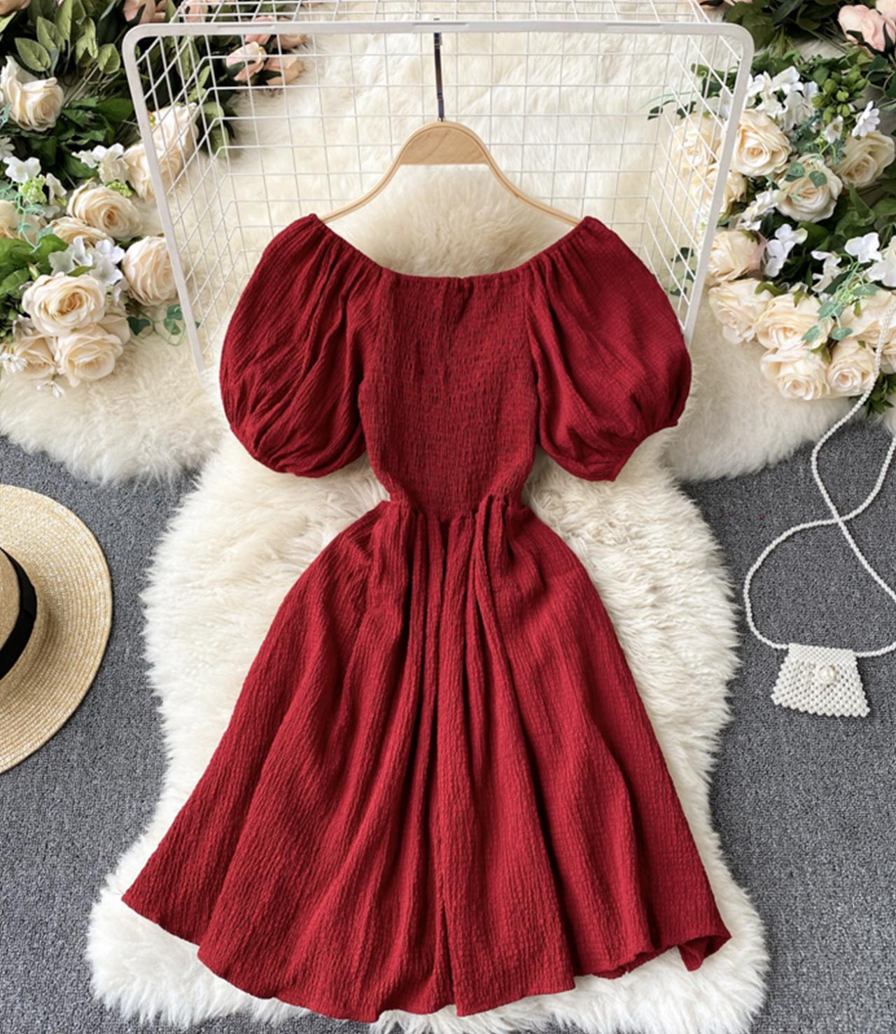 Robe courte à col en V mignonne et tendance 737
