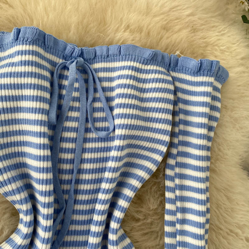 Süßer schulterfreier Pullover mit langen Ärmeln 025