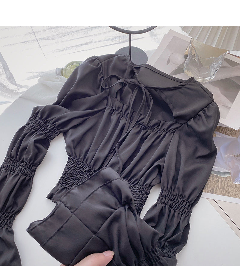 Haut à col carré et manches trompette évidées à lacets 6291