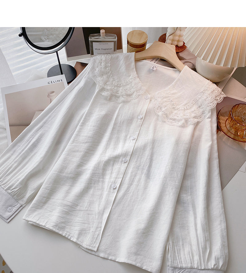 Einfarbiges, schmales, langärmliges Oberteil mit Babykragen und Spitzenkante 6385