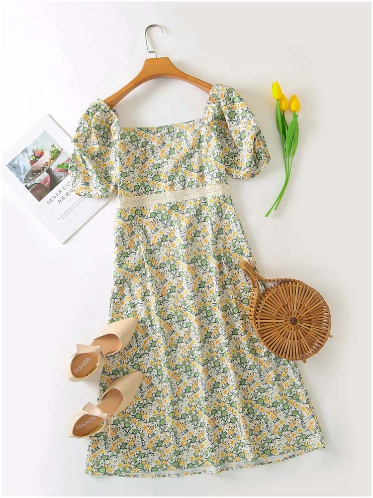 Leichtes, reifes, langes Kleid mit frischen, gebrochenen Blumen 7130