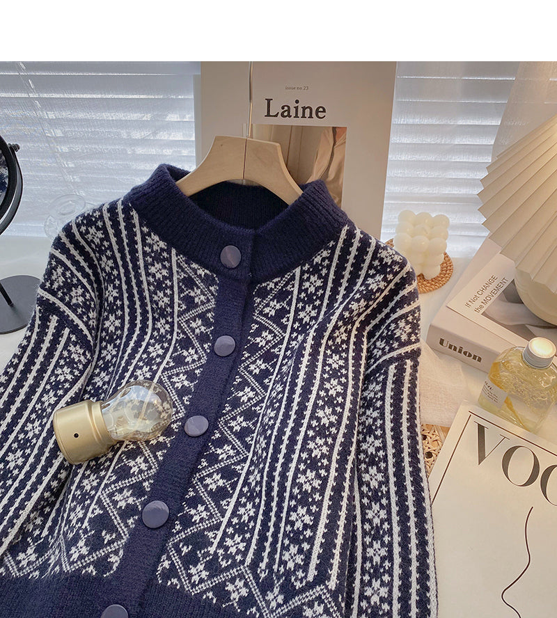 L'imprimé vintage montre un haut cardigan à manches longues et fin à la mode 5888