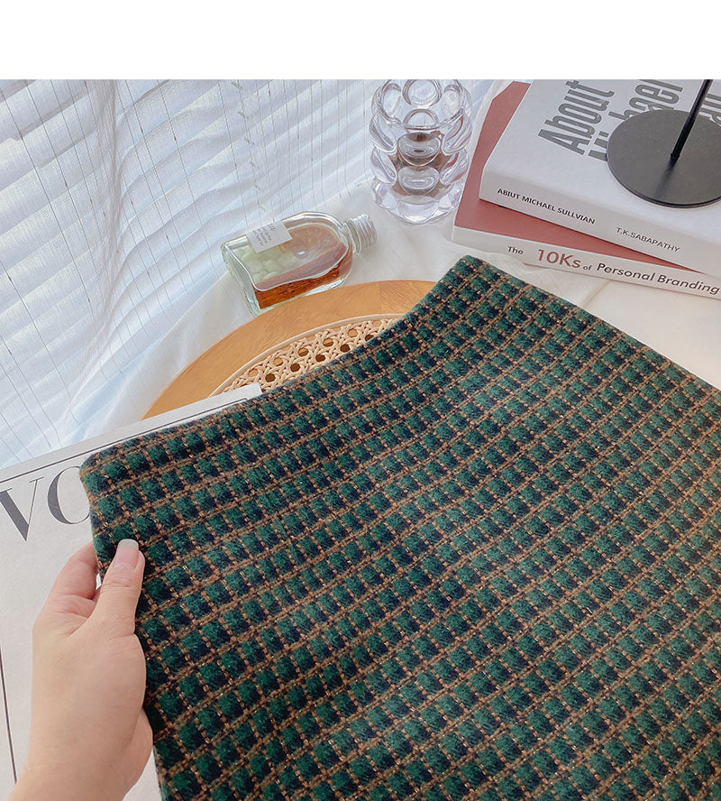 The new Korean retro style shows a thin Plaid hip wrap skirt 5531