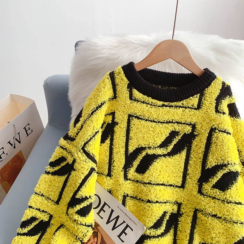 Three dimensional flocking plaid sweater 5184