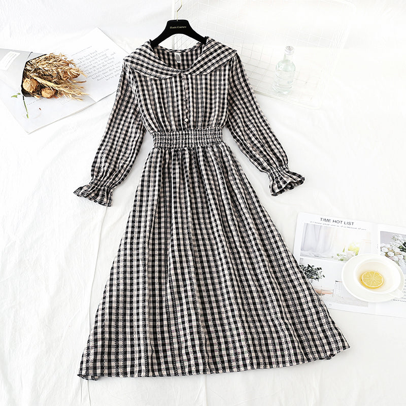 The new French retro Plaid Platycodon skirt is slim at the waist 4704