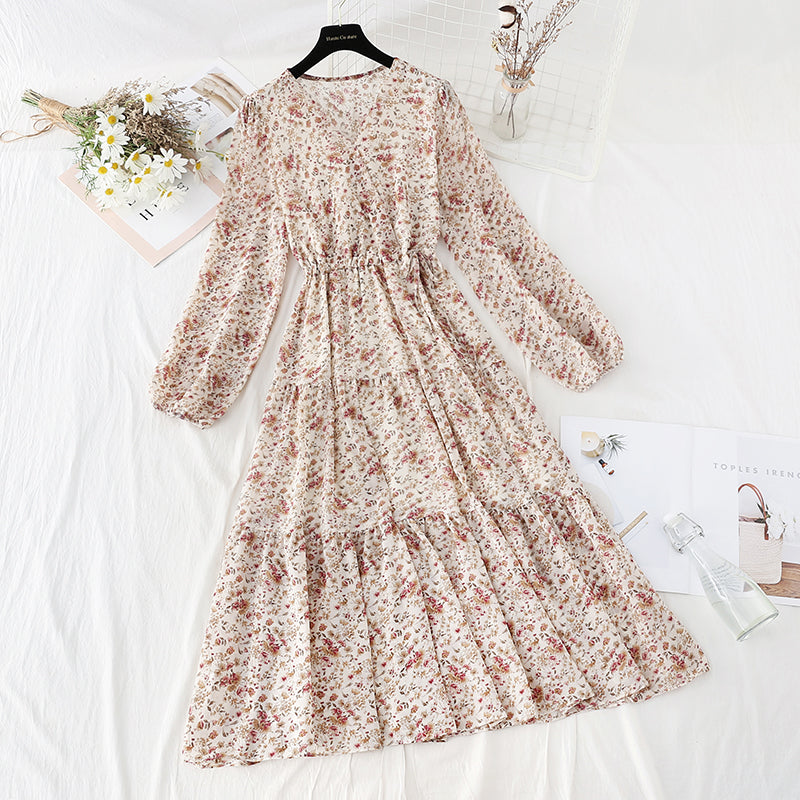 Die neue schmale Passform wirkt dünn und leicht. Es ist über dem Knie mit einem Rock 4566