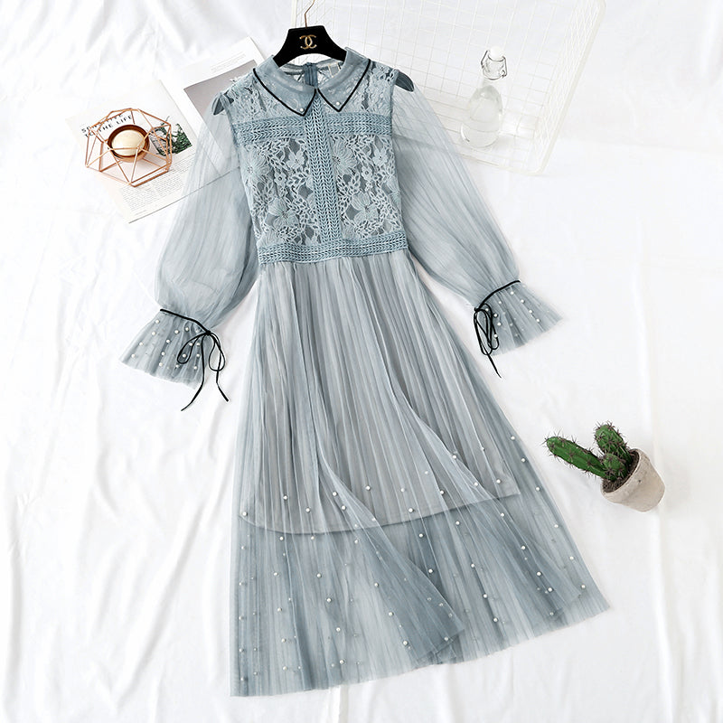 Robe en maille de dentelle à manches trompette avec perles à clous 4323