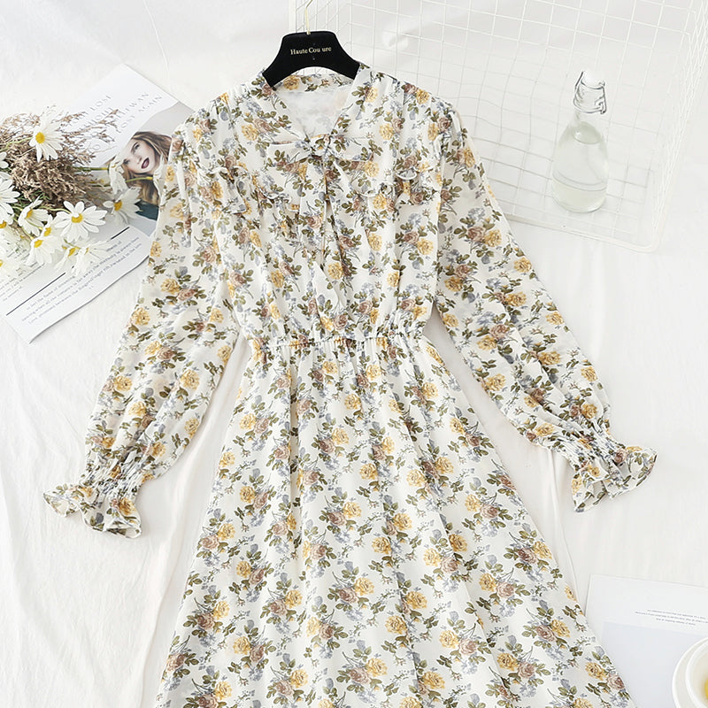 The new chiffon dress is soft and worn over the knee, showing a thin floral skirt 4819