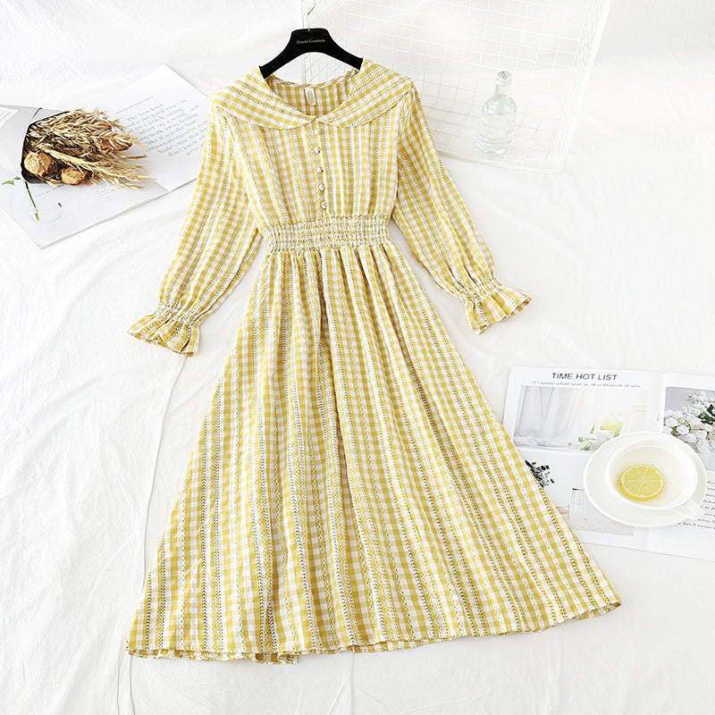 The new French retro Plaid Platycodon skirt is slim at the waist 3851