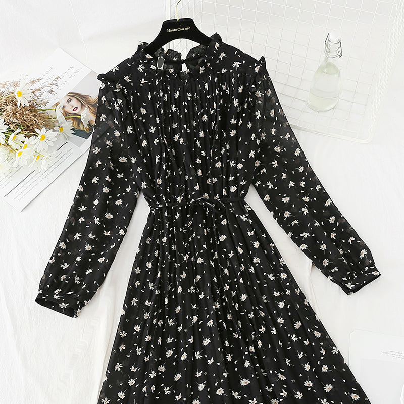 Chiffon floral skirt is thin and gentle. Wear it with a dress 4810