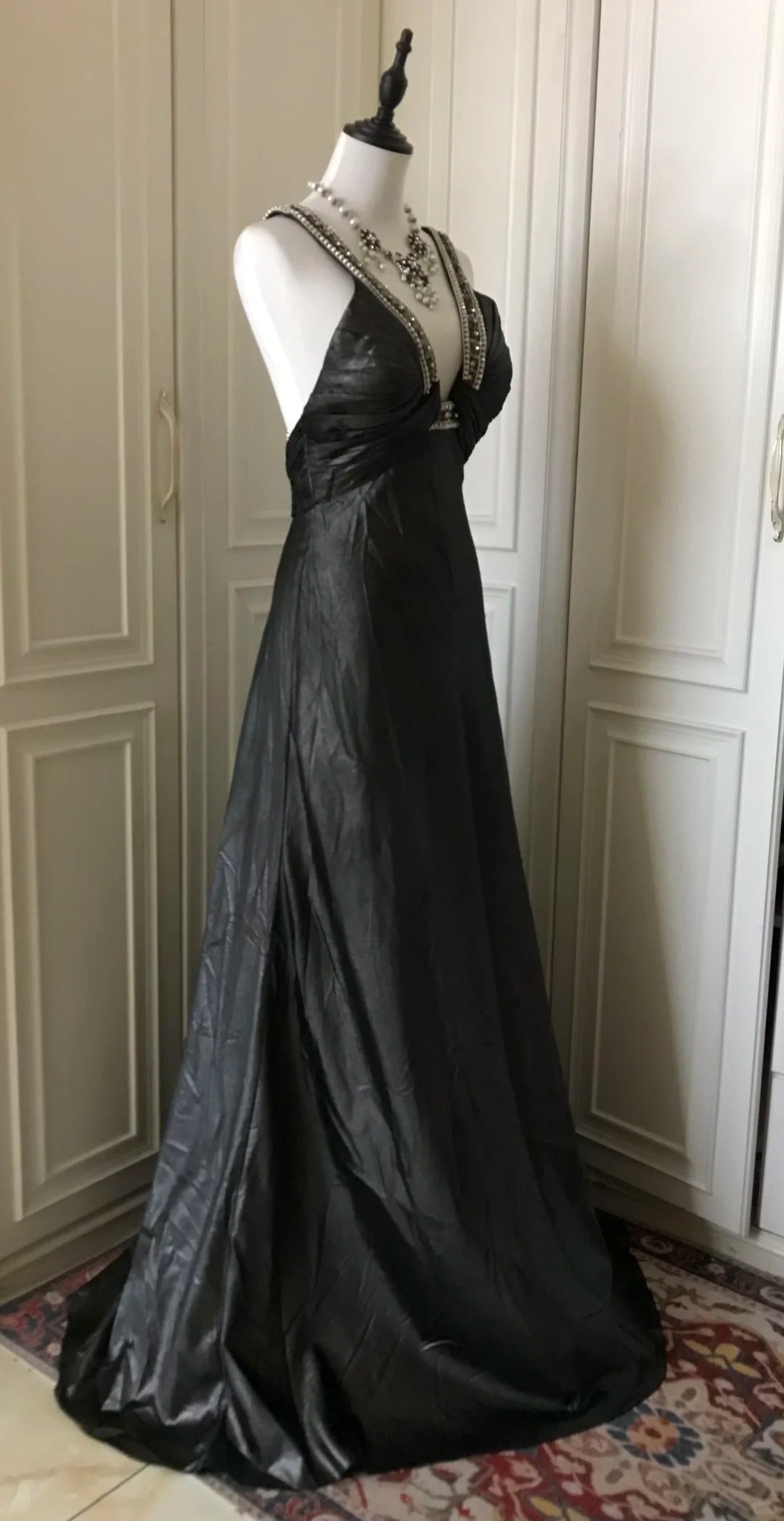 ✨🖤Black beaded mysterious and noble black swan vintag Downton Abbey deep V long satin ball gown evening dress gh4390