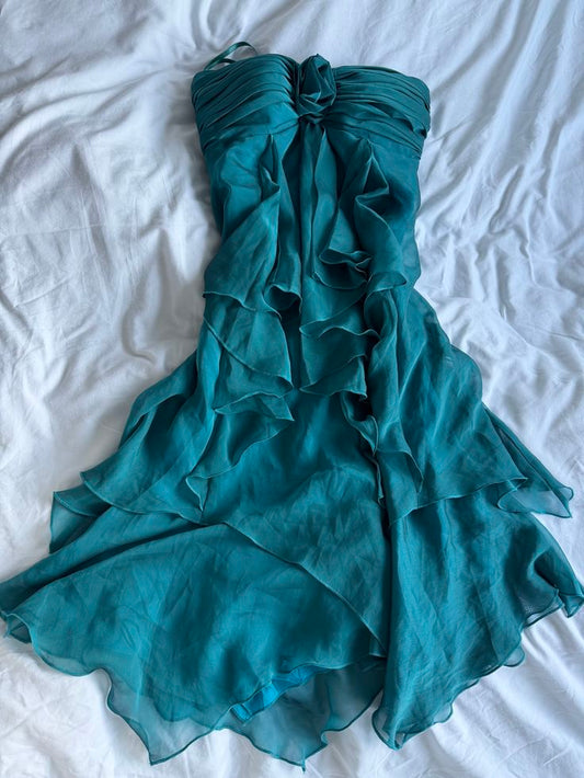 Retro-Abendkleid aus Chiffon, kurz, trägerlos und mehrlagig, 7000 GH₵