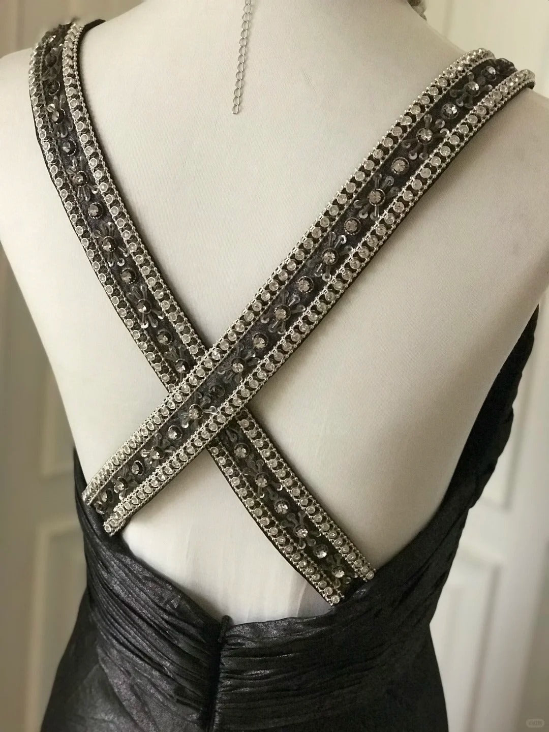 ✨🖤Black beaded mysterious and noble black swan vintag Downton Abbey deep V long satin ball gown evening dress gh4390