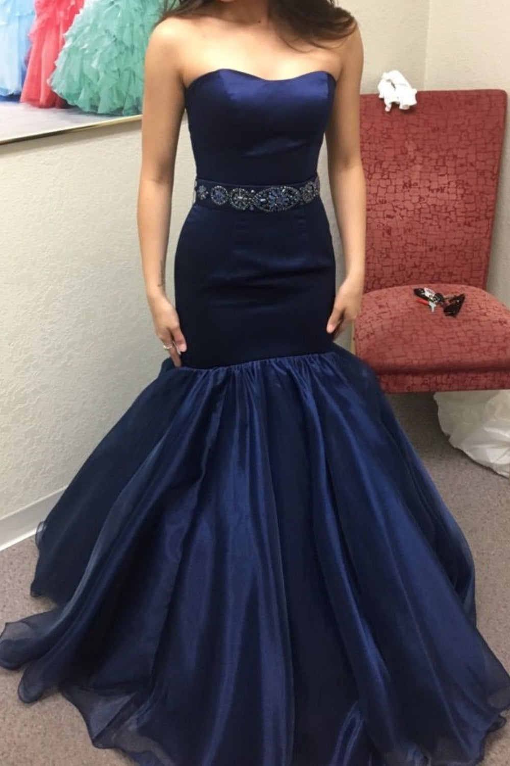 girlhomeshops-Elegantes Meerjungfrauenkleid aus Satin und Tüll in Marineblau für formelle Anlässe gh5815