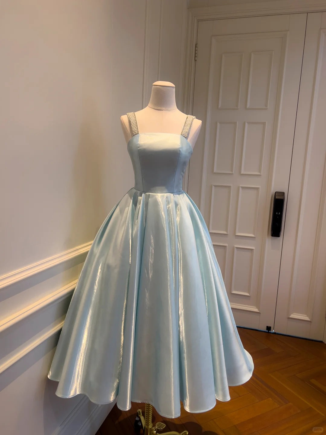 Luxury Sweet Style Iridescent Satin Spaghetti-Strap Gown - Elegant Dress for Date & Party gh6559