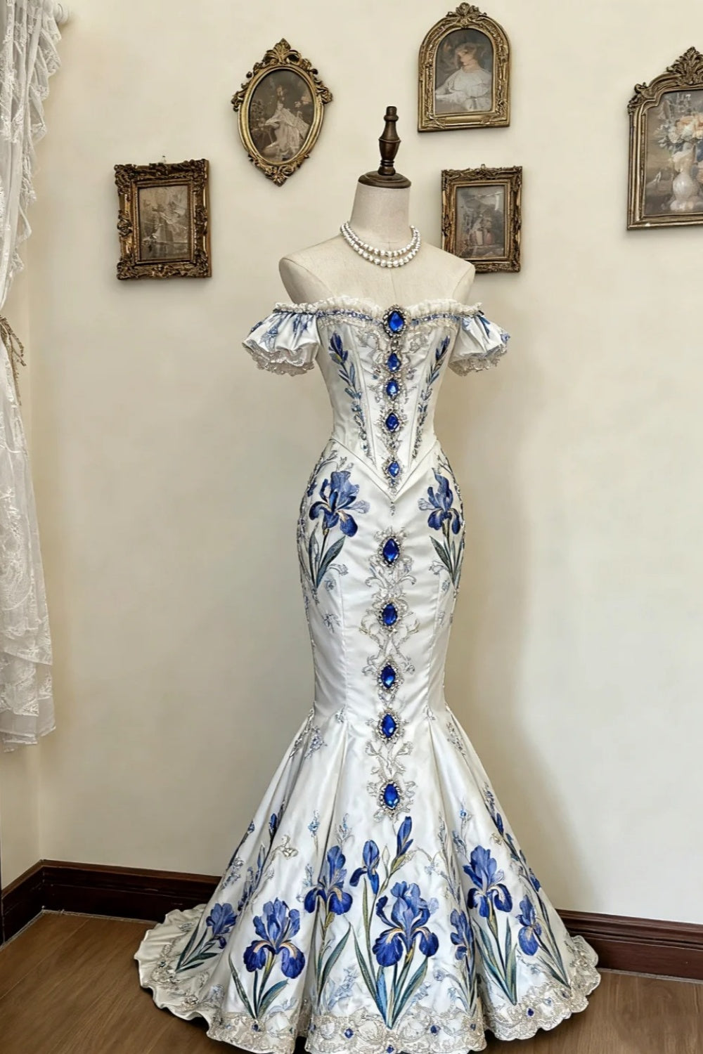 girlhomeshops-Iris – Besticktes Satin &amp; königsblaues Diamant-Intarsien-Abendkleid im Meerjungfrau-Stil mit bodenlanger Schulterpartie gh5894