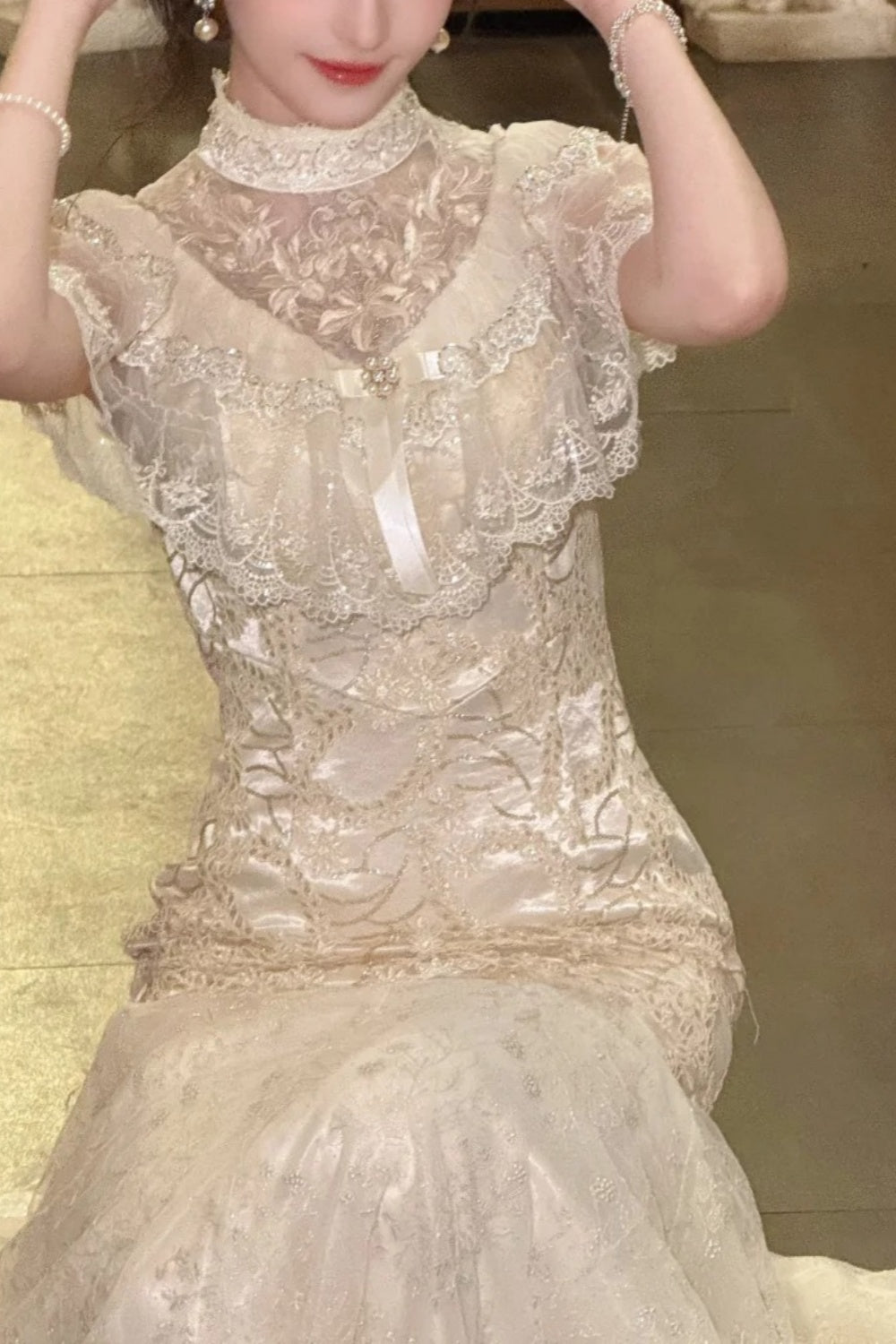 Girlhomeshops - Robe d'anniversaire en dentelle brodée, col montant, élégance rétro et douceur féminine gh5898