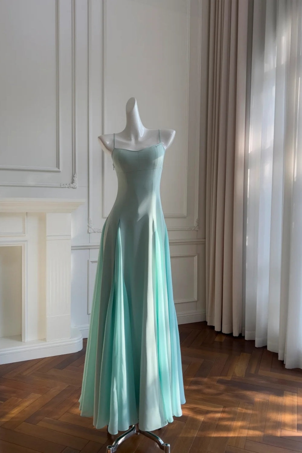 girlhomeshops - Robe de soirée longue minimaliste vert menthe/rose pastel à fines bretelles et coupe ajustée gh6098