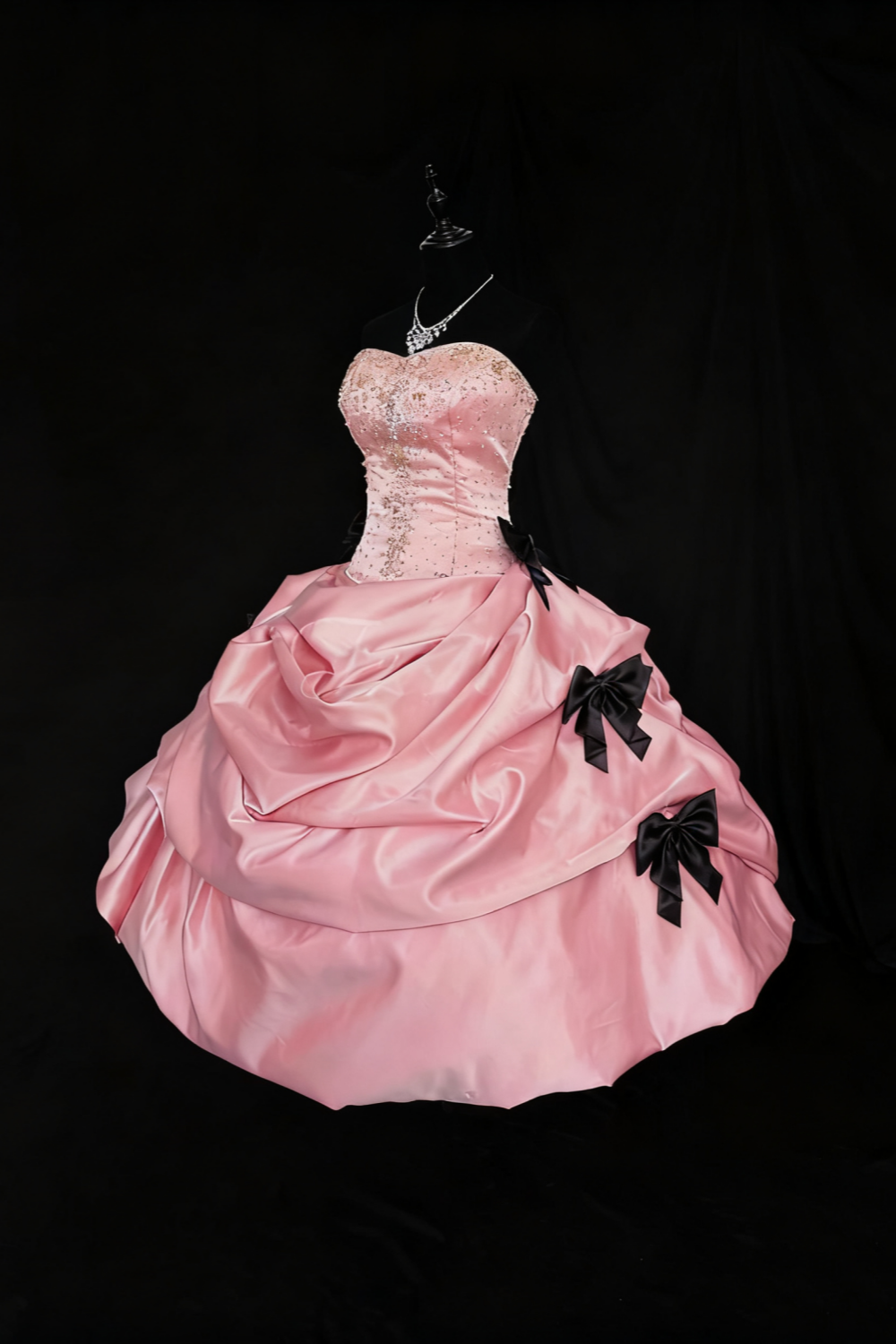 girlhomeshops-Girlish Heart Party Style Rosa Satin &amp; Schwarze Schleife Perlen Trägerlos Bodenlang Geburtstag Highlight Kleid gh5888