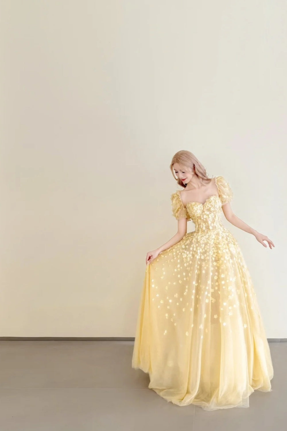 girlhomeshops-Vintage Goose Yellow Puff Sleeve Sequin Swing Court Style Evening Gown gh6028