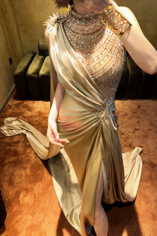 girlhomeshops-Hochgeschlitztes, vergoldetes One-Shoulder-Kleid, glänzende Perlen entfesseln sexy Charme gh5897