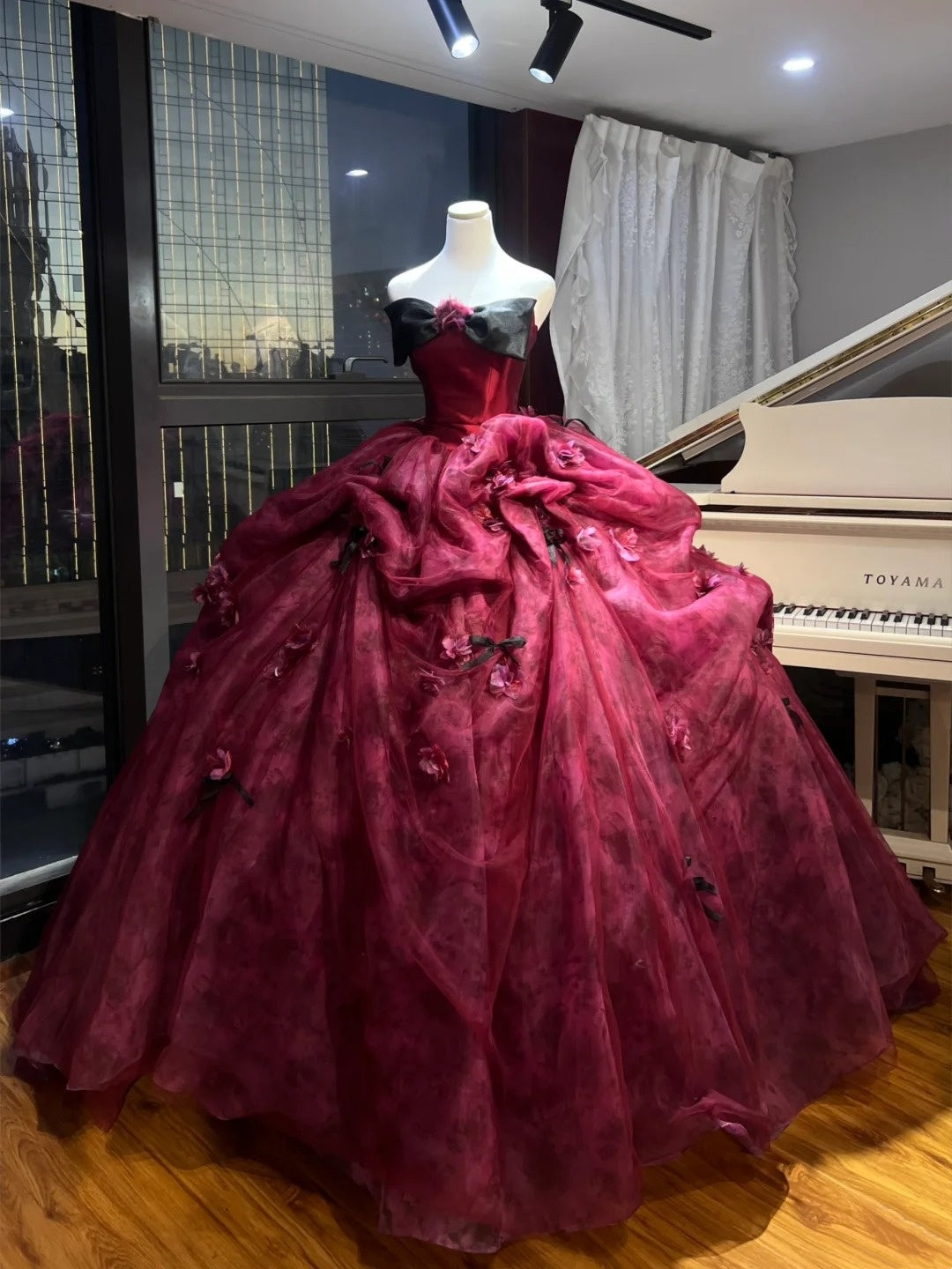 Absolutely Stunning And Elegant French-Style Red Princess Dress With A Huge Train gh6726