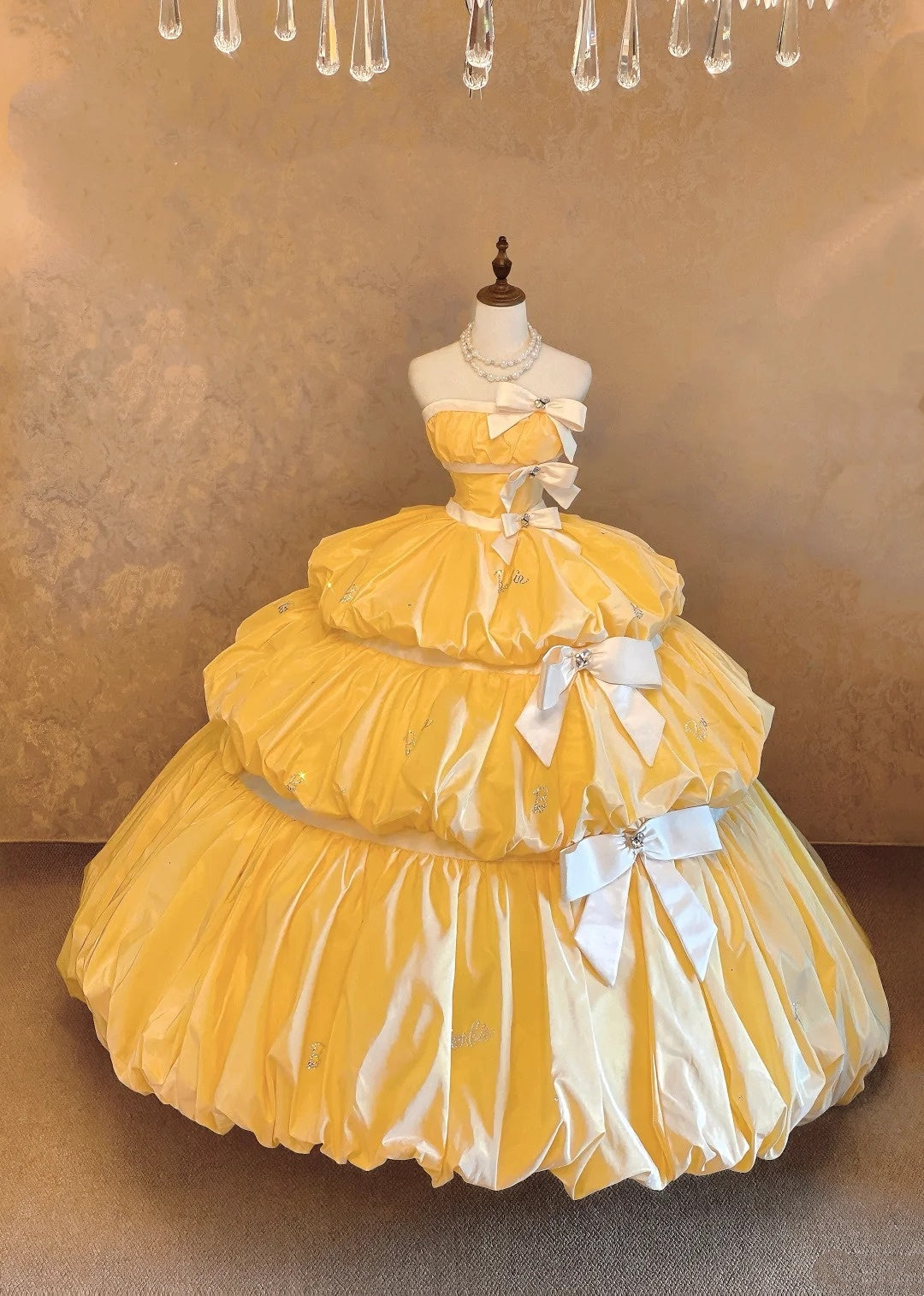 girlhomeshops-Yellow-White Gradient Satin Strapless Sleeveless Bow-Embellished Floor-Length Court-Style Gown gh6358
