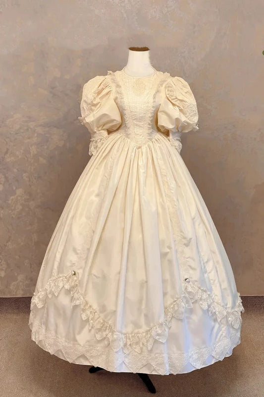 girlhomeshops-Hochzeitskleid Creme Satin Puffärmel Spitze Verziert Bodenlang Viktorianisches Kleid gh6369