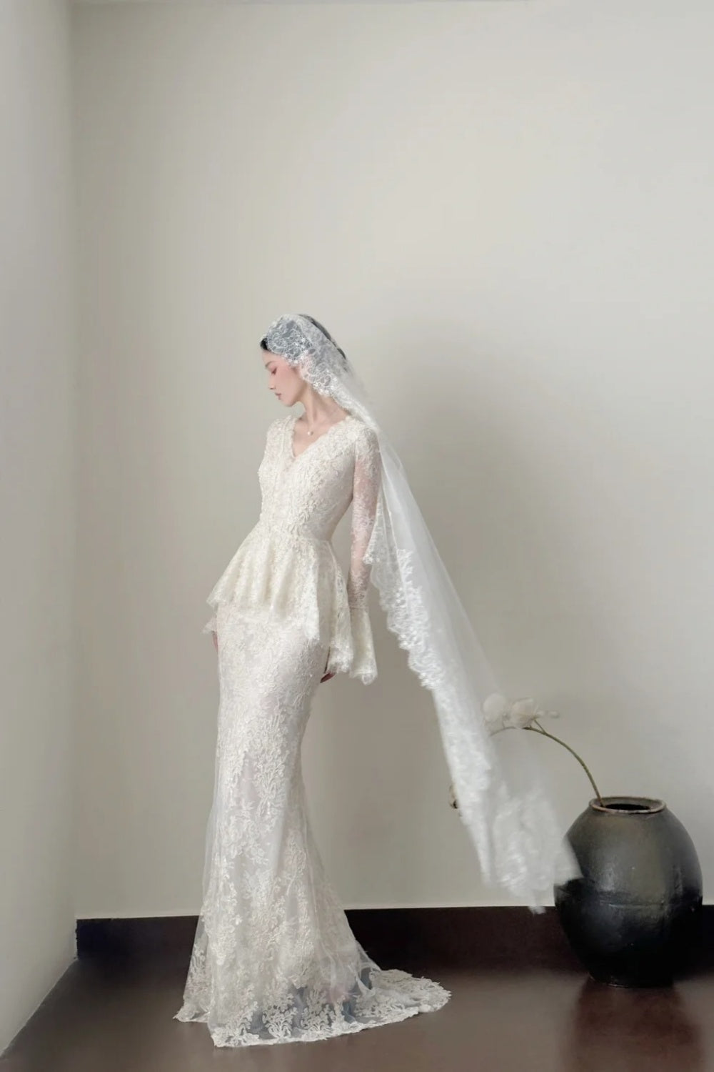 girlhomeshops- Vintage White Lace V-Neck Long Sleeve Mermaid Long Court Style Wedding Gown gh6095