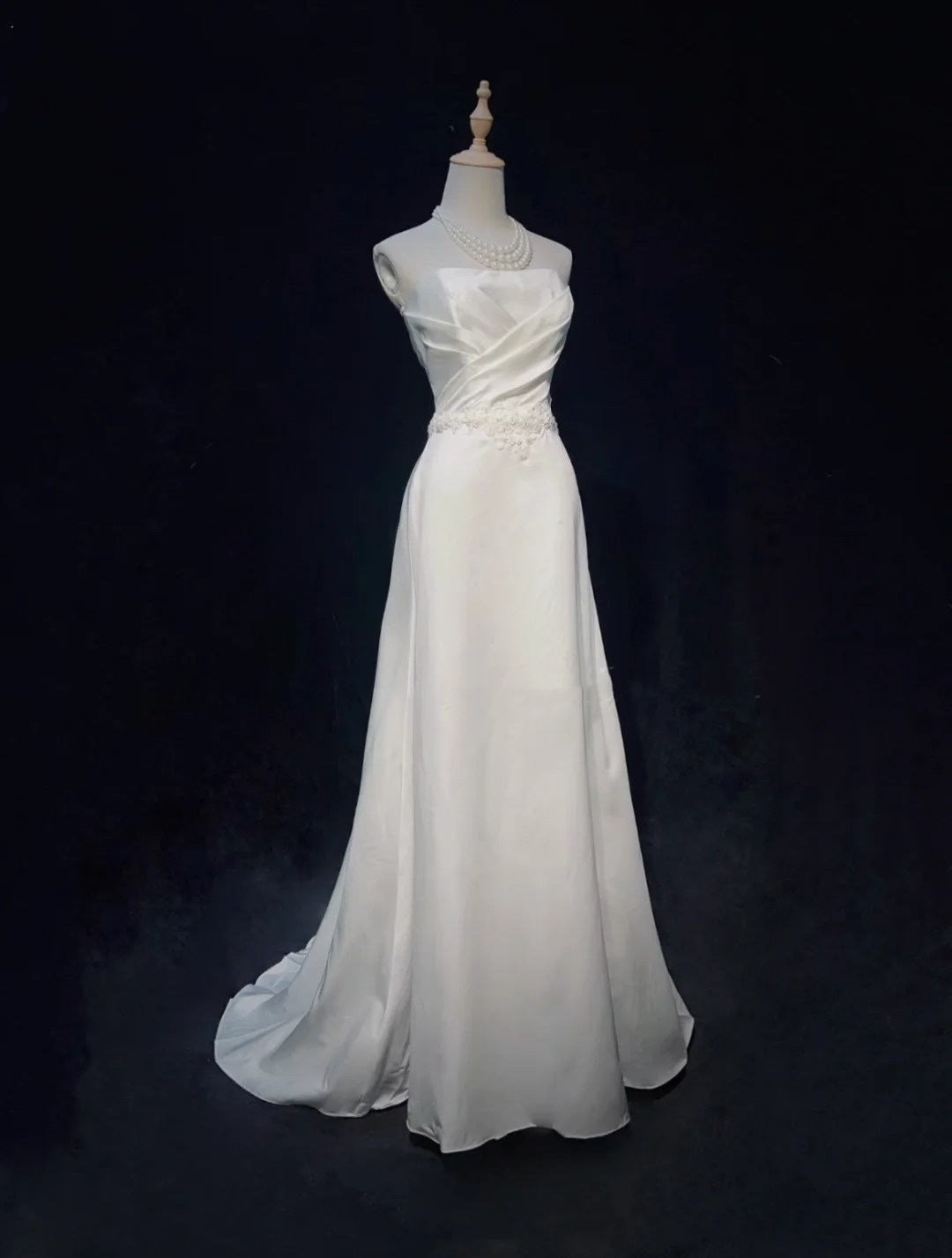 White Simple Fashionable Elegant Understated Exquisite Applique Long Floor Length Satin Ball Dress Evening Dress Wedding Dress gh3862